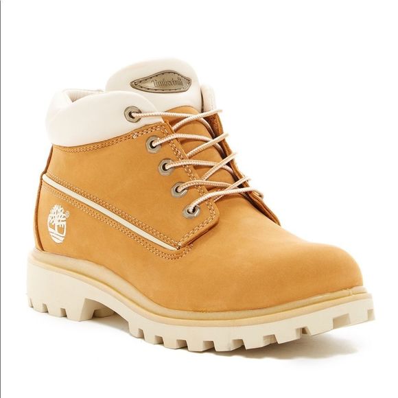 New in box Timberland' 5-Eye Leather Chukka Boot wheat size